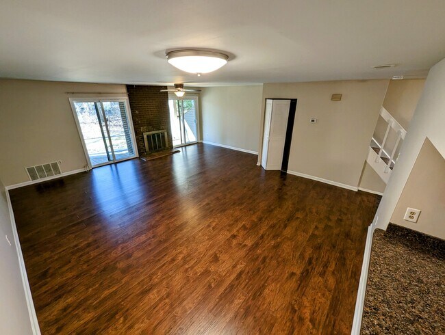 Living/Dining Room - 1202 Bromley Est