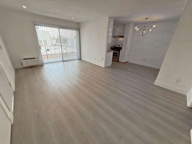 Foto del edificio - 745 N Edinburgh Ave