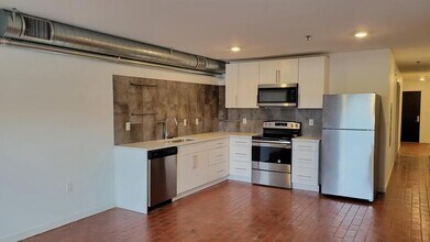 Building Photo - 1108 E 30th St