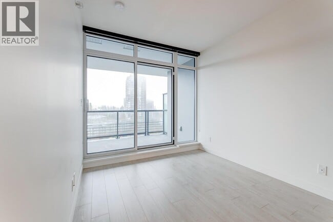 Photo du bâtiment - 4720-4720 Lougheed Hwy.