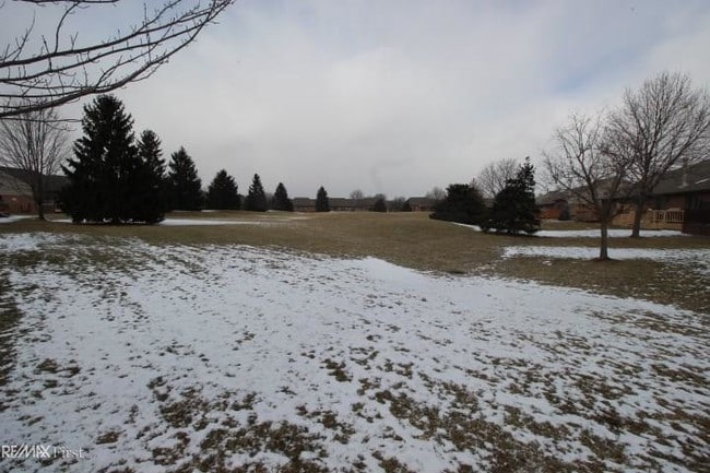 Building Photo - 45710 Meadows Cir W