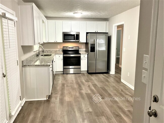Building Photo - 5415 Mercedes Dr