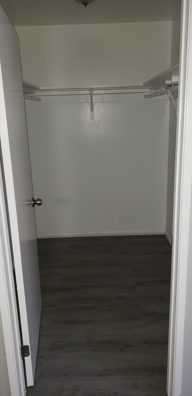 Walk-in Closet - 18526 Calvert St