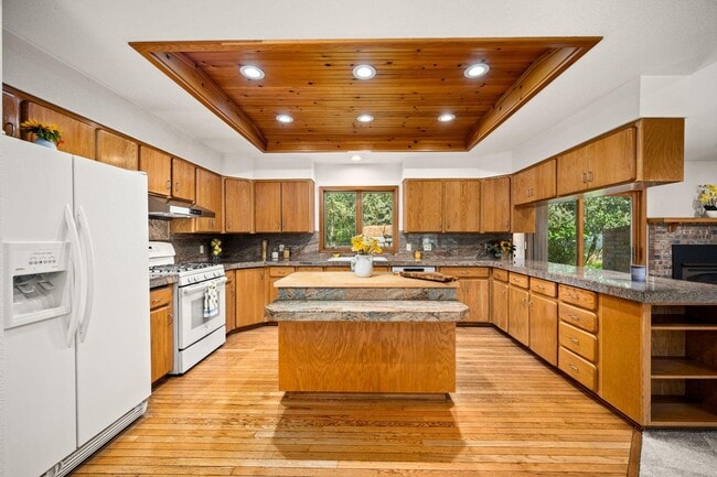 Foto del edificio - 9880 N Circle Dr