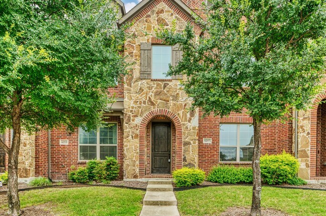 Foto del edificio - Beautiful 3 Bedroom Luxury Townhome, MCKIN...