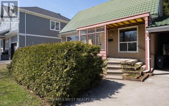 Building Photo - 32 Broadleaf Rd