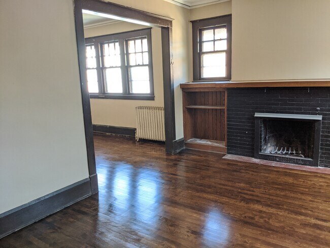 Building Photo - 1108 W 28th St