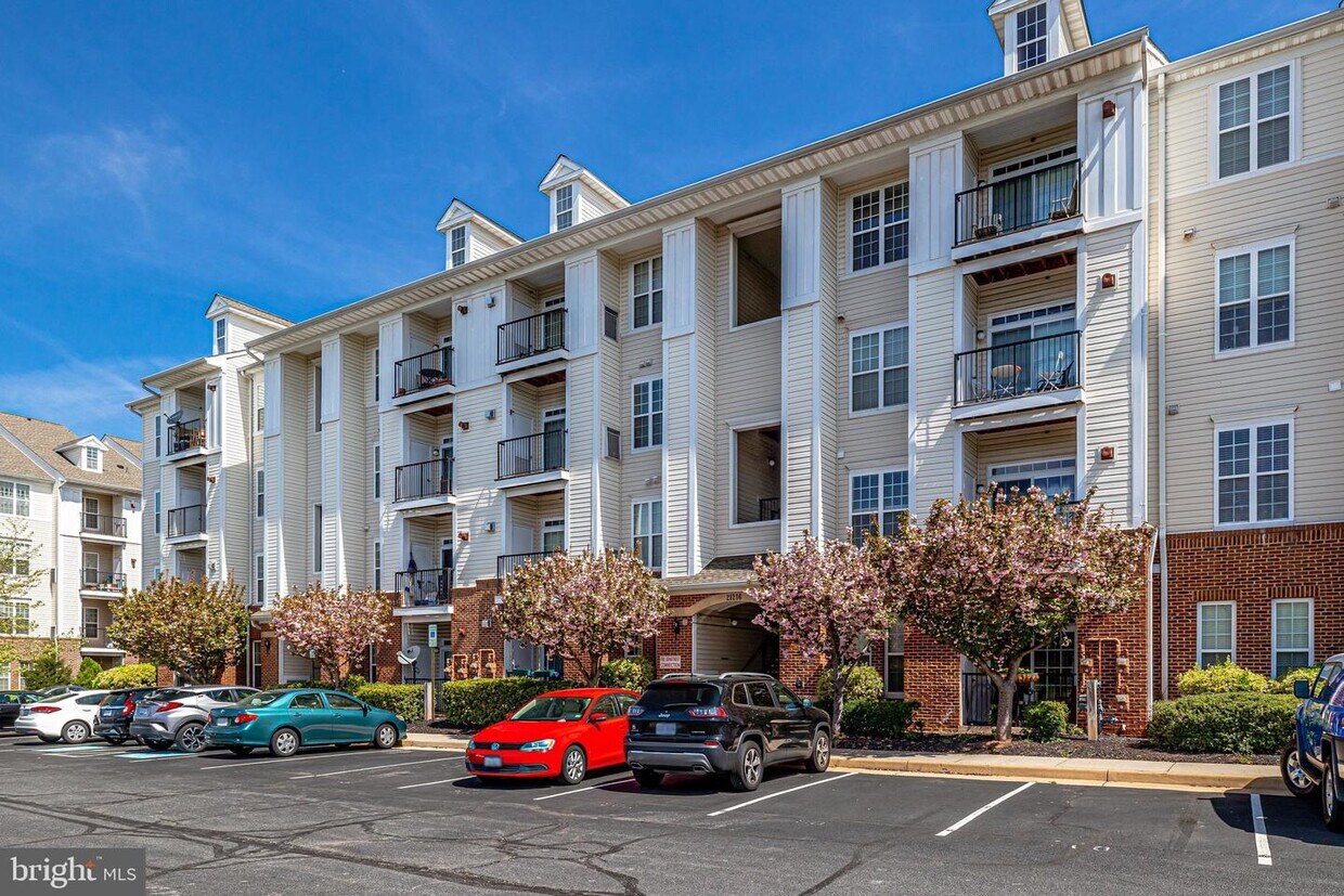 21216 McFadden Square Unit 305, Sterling, VA 20165 Room for Rent in