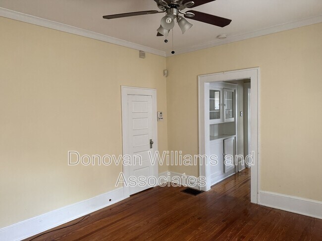 Building Photo - 1529 Thomas Ave