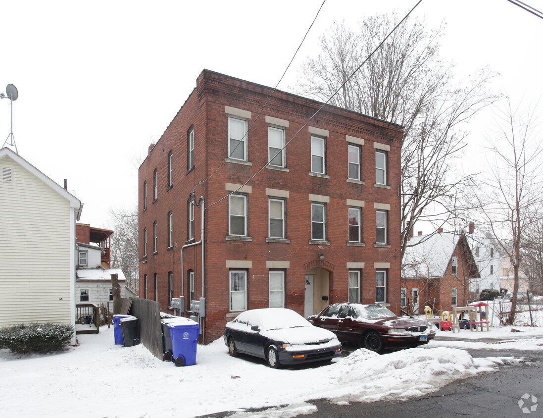 4 Thompson Ct, Enfield, CT 06082 Apartments in Enfield, CT