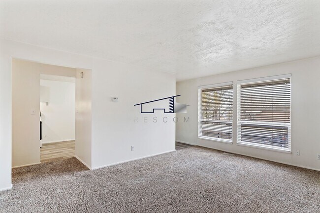 Foto del edificio - 350 E