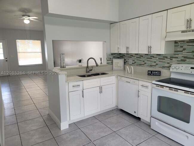 Foto del edificio - 3254 Chesswood Ave