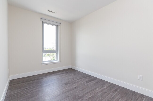 Building Photo - 1017 Tremont St