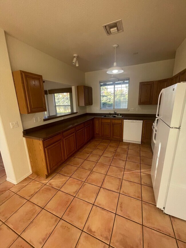 Foto del edificio - Beautiful 3 Bedroom/2.5 Bathroom Home Loca...