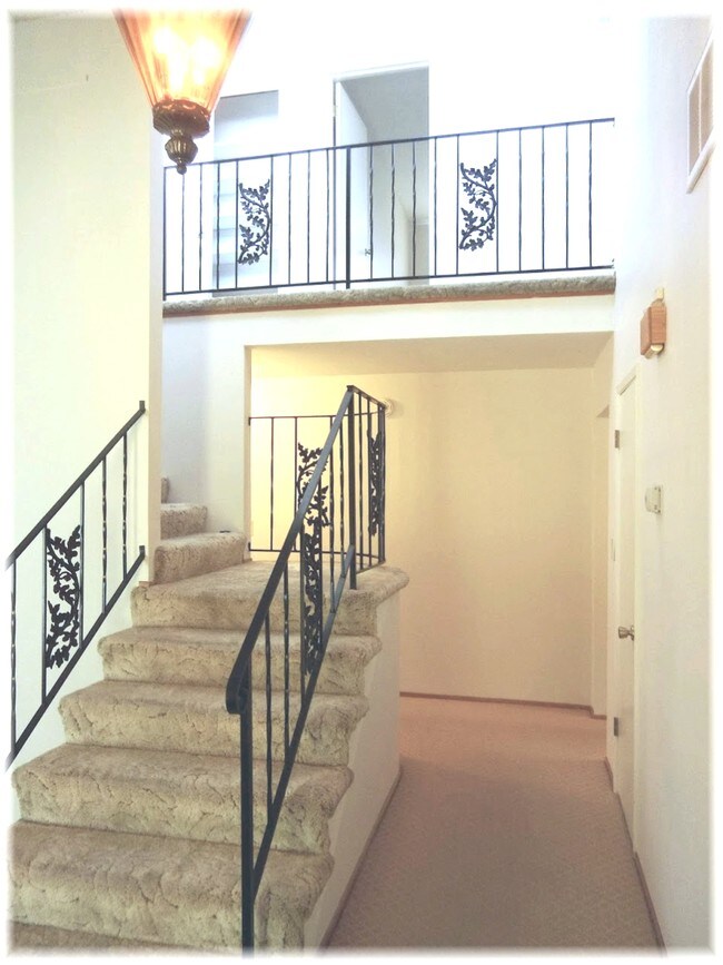 Building Photo - 5996 Santa Teresa Blvd