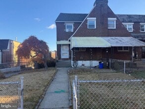 Building Photo - 363 Sherbrook Blvd