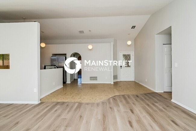 Building Photo - 3 Bedroom Pet-Friendly Home in TUCSON, AZ with Main Street Renewal