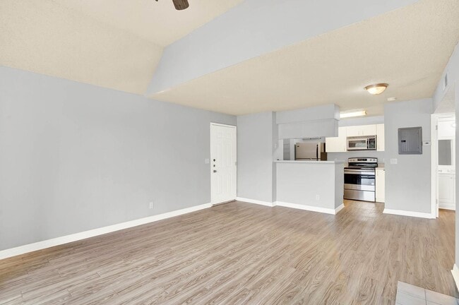 Photo - 1/1 Condo in Gated Lakefront Community of Altamonte Springs!