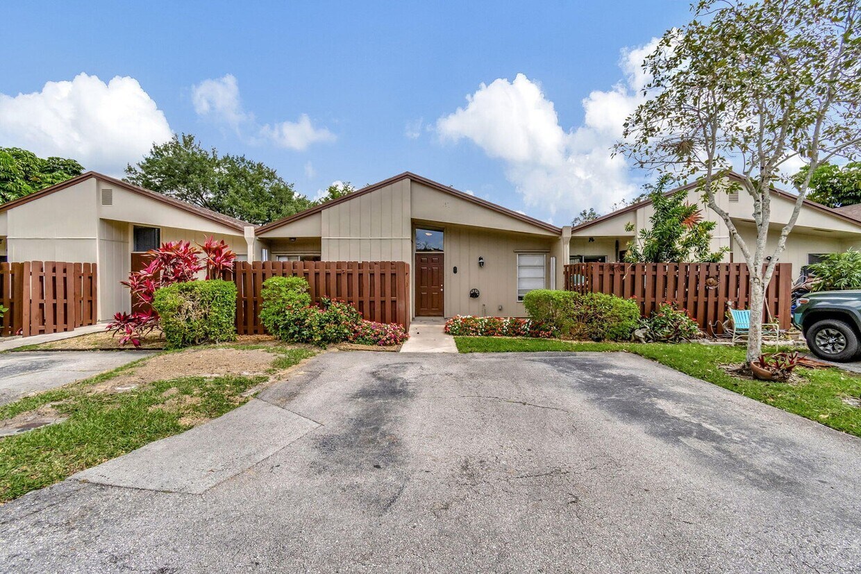 Foto principal - 11555 Orange Blossom Ln