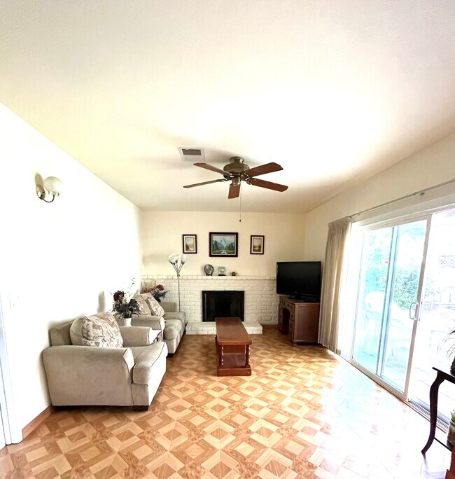 Foto del edificio - 5628 Croydon Ave