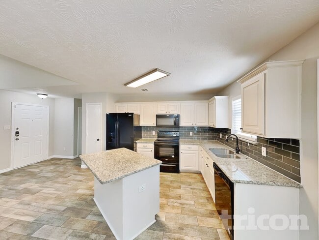 Foto del edificio - 16229 Summerset Estates Blvd