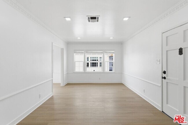 Foto del edificio - 8613 W Olympic Blvd