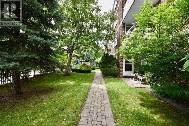 Building Photo - 2 Grove St E