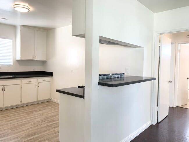 Building Photo - 6130 Mesa Ave