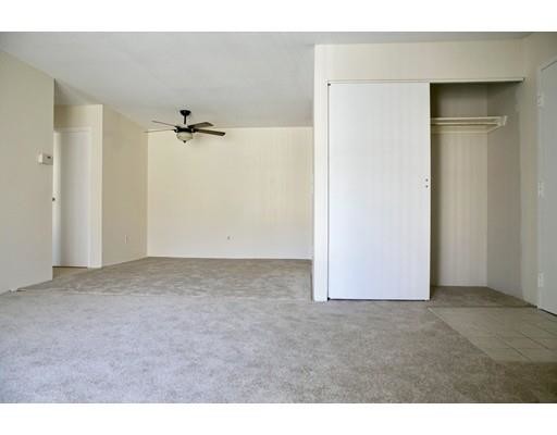 Foto del edificio - 51 Village Brook Ln