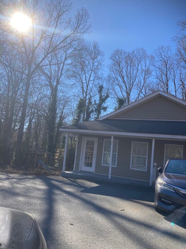 Foto del edificio - 2148 Zoo Pkwy