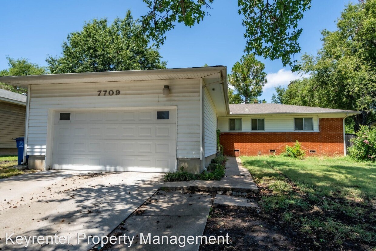 Foto principal - 3 br, 1.5 bath House - 7709 E 30th St