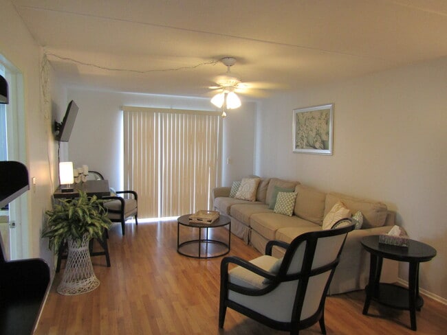 Building Photo - 708 S Tamiami Trail