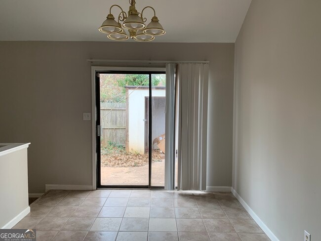 Building Photo - 2046 Oak Park Ln