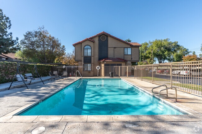 Piscina - Banbury Apartments