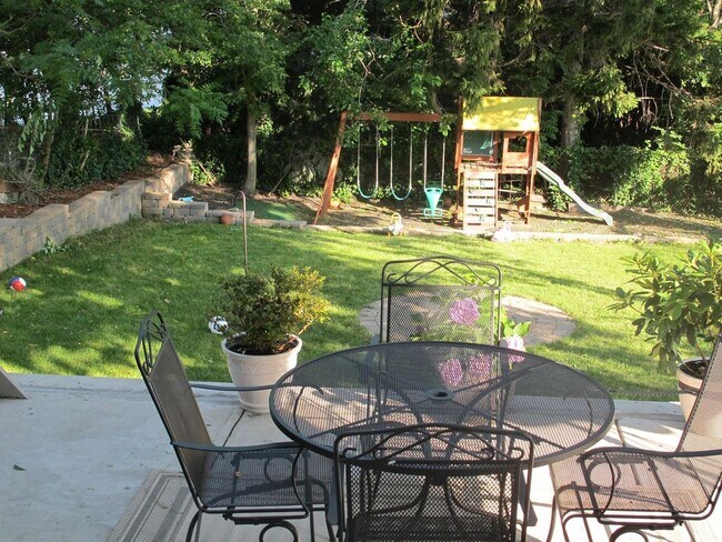 patio area - 9129 Newkirk Ave
