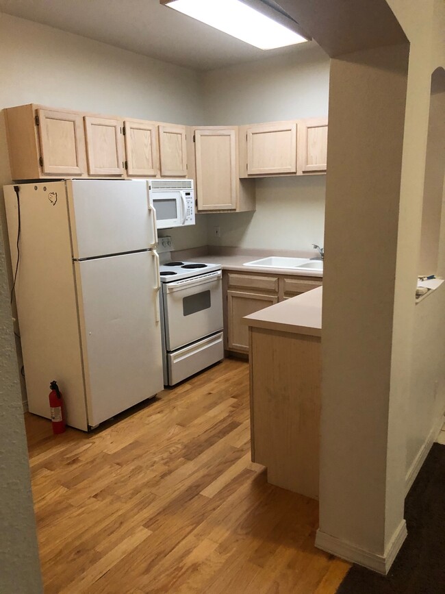 kitchen - 150 S 800 E
