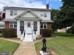 Building Photo - 202 Main St