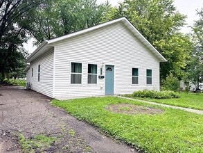 Building Photo - 518 W Maple Ave