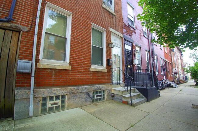 Photo - 1517 N Lawrence St Apartments