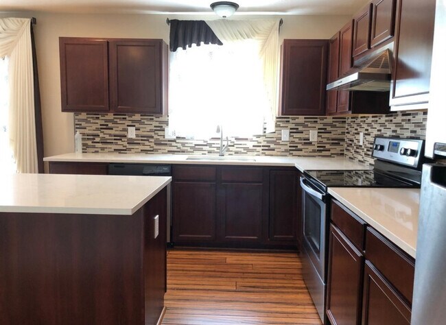 Building Photo - 827 Elm Tree Dr