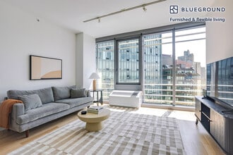 Building Photo - 550 W 54th St