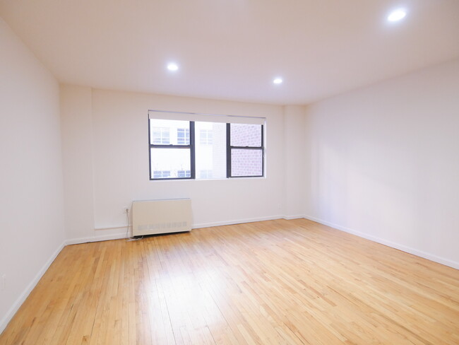 Interior Photo - 228 East 85th Street