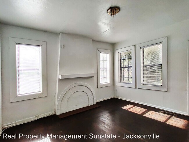 Foto del edificio - 3 br, 2 bath House - 543 W. 26th St