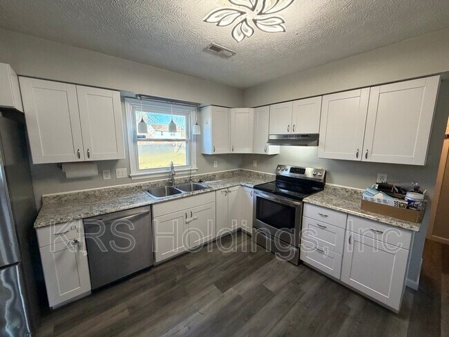 Building Photo - 3 Langholm Ct