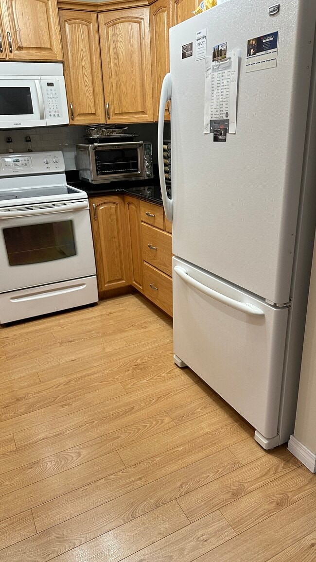 Building Photo - 102 Kingsmere Pl