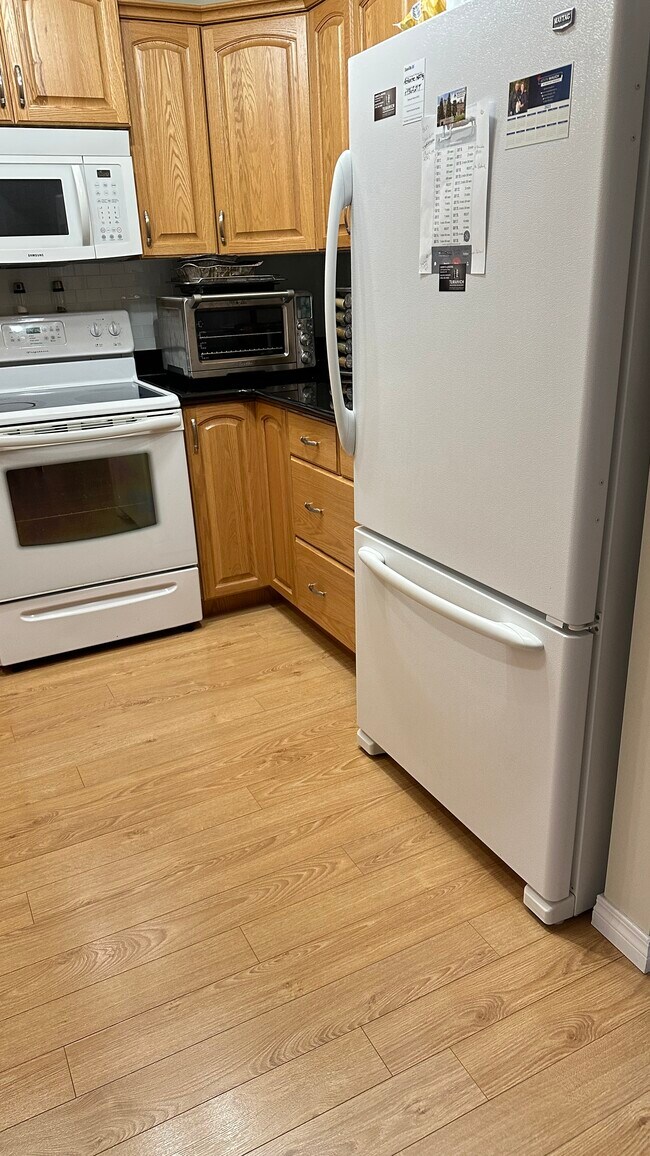 Photo du bâtiment - 102 Kingsmere Pl