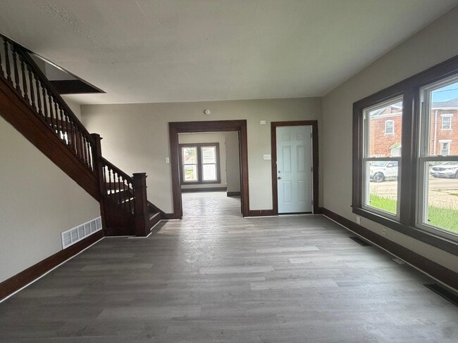 Foto del edificio - 329 W Grant St