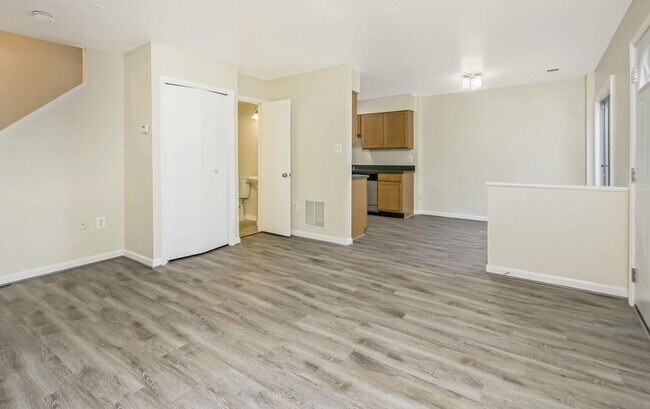 Foto del edificio - Three level townhome in Taskers Chance available mid June!