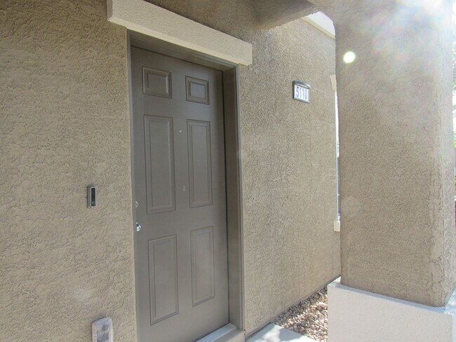 Foto del edificio - 3 Bedroom Townhome located near Nellis Base!