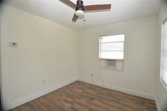 Building Photo - 402 Cardinal St